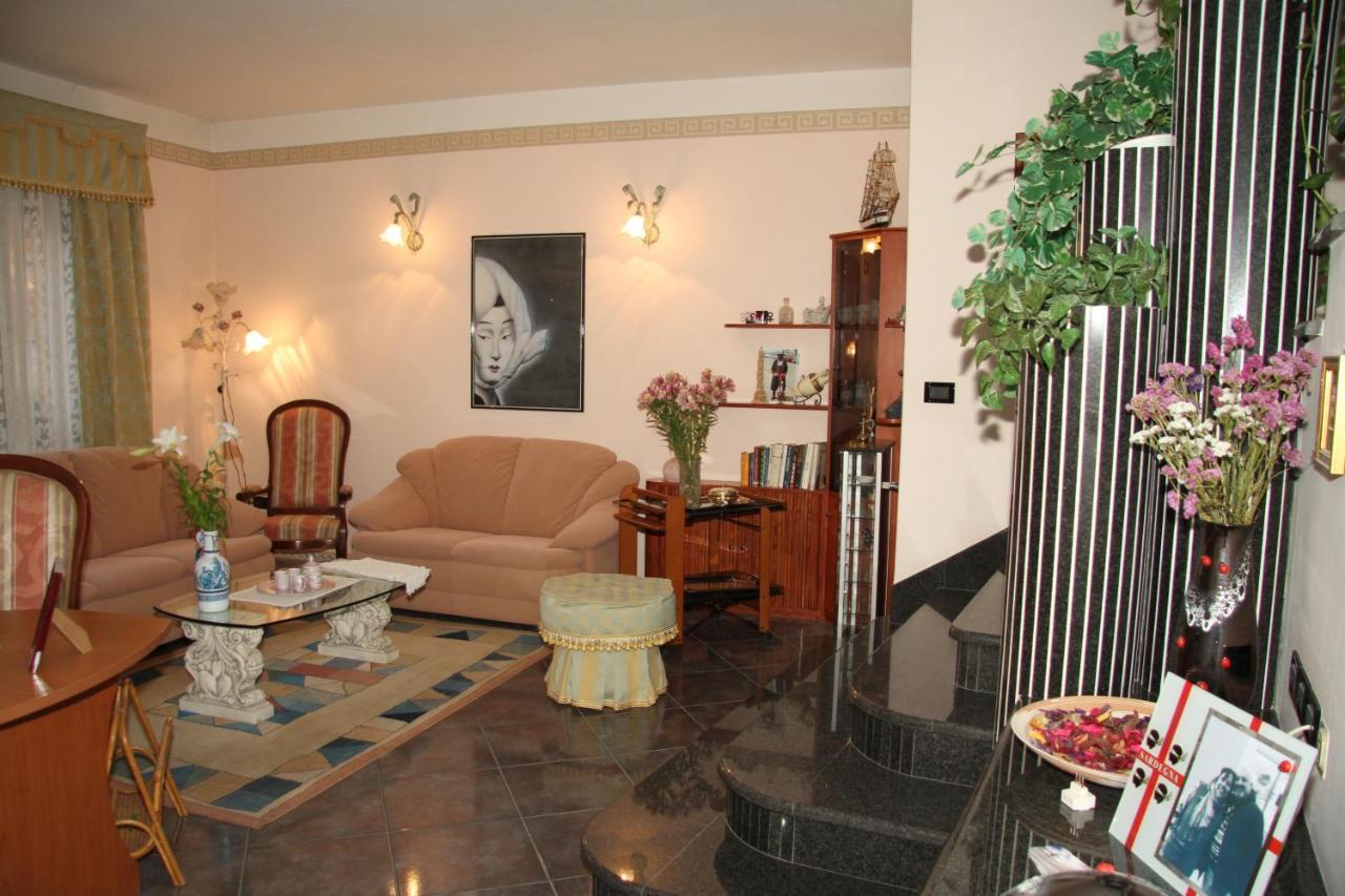 Locazioni Brevi La Rosaviola Guest Rooms Teulada Exteriör bild