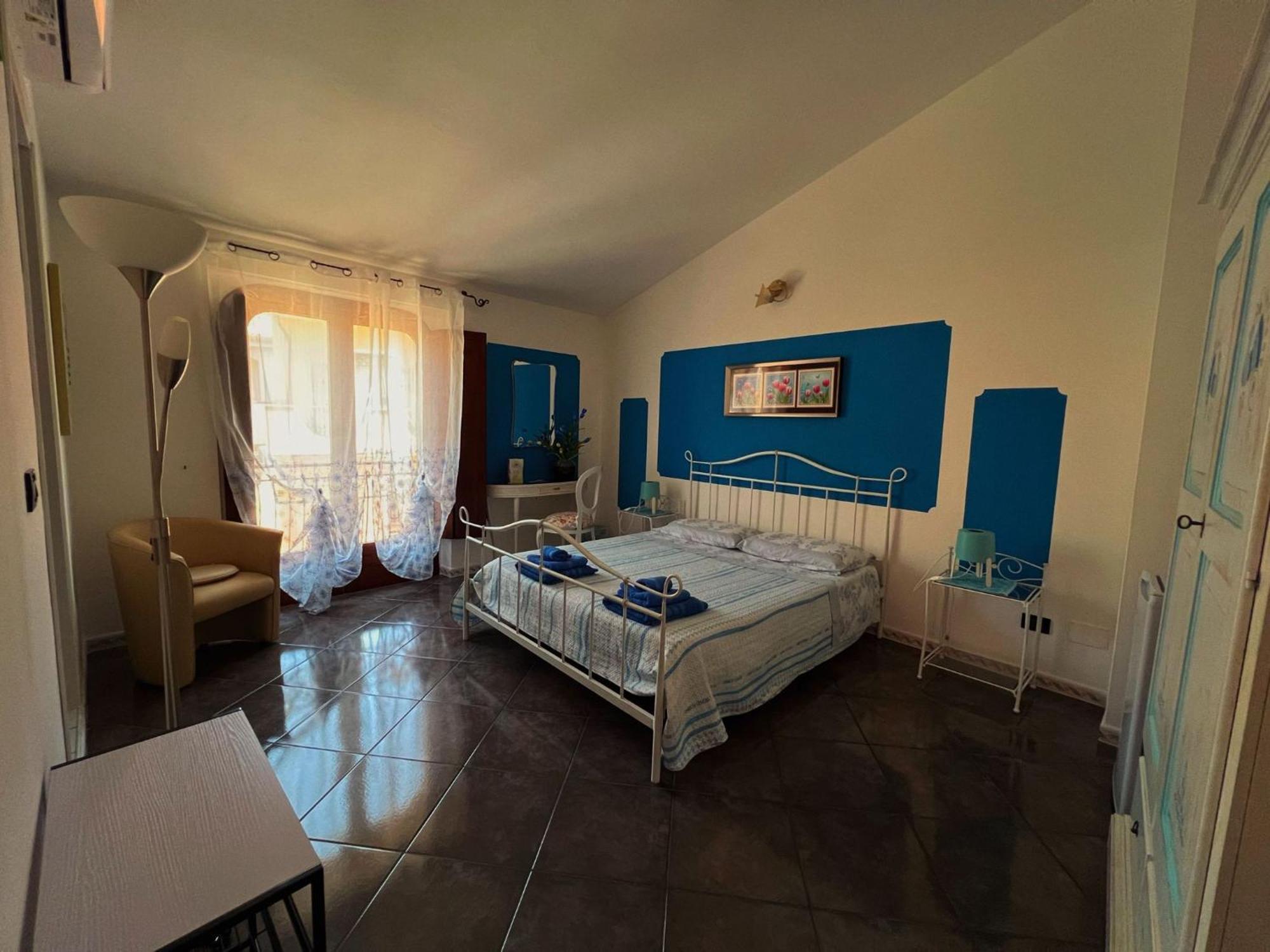 Locazioni Brevi La Rosaviola Guest Rooms Teulada Exteriör bild