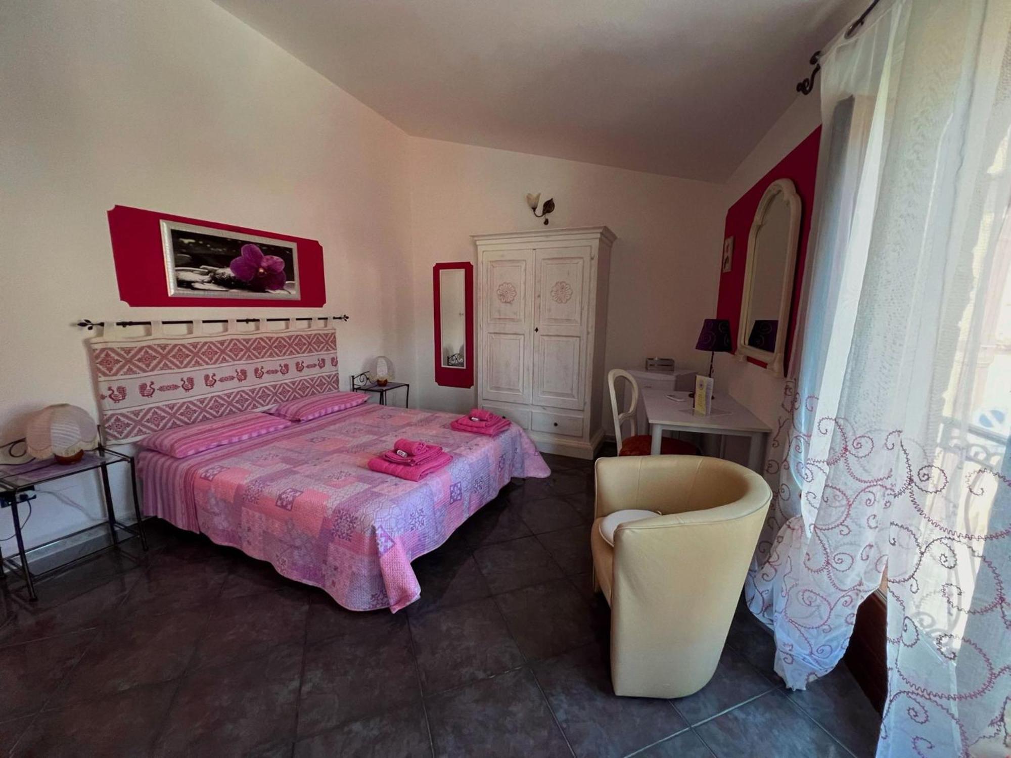 Locazioni Brevi La Rosaviola Guest Rooms Teulada Exteriör bild