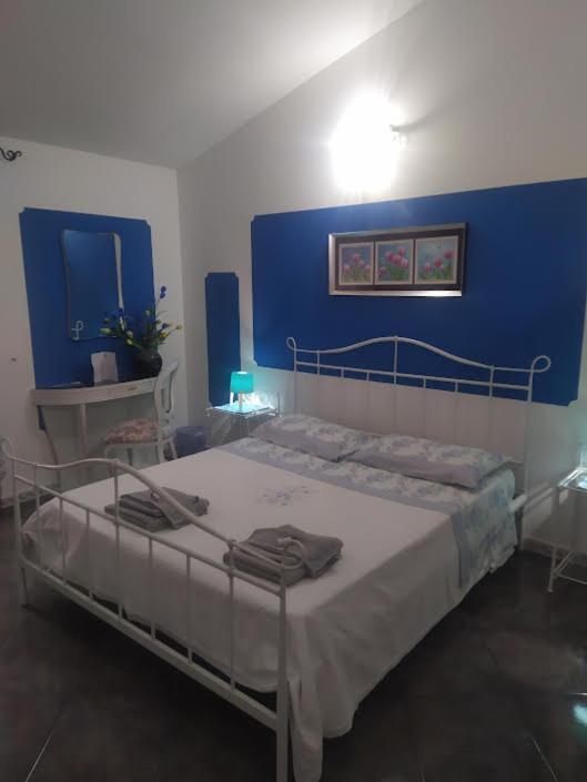 Locazioni Brevi La Rosaviola Guest Rooms Teulada Exteriör bild